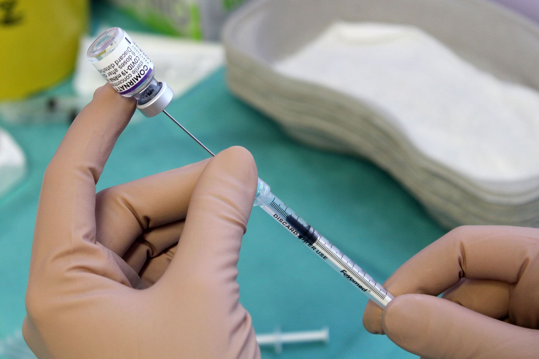 Autoridades canadienses aprobaron este viernes el uso de la vacuna de Pfizer contra la COVID-19 para niños de entre 5 y 11 años. Foto: Getty Images