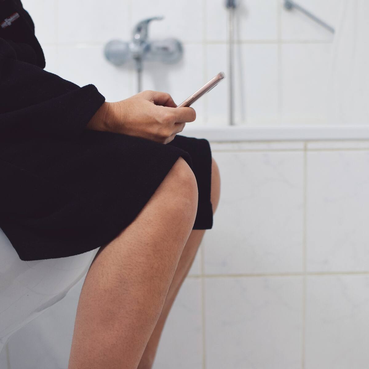 Celulares: ¿por qué no debería usarlos mientras está en el baño?