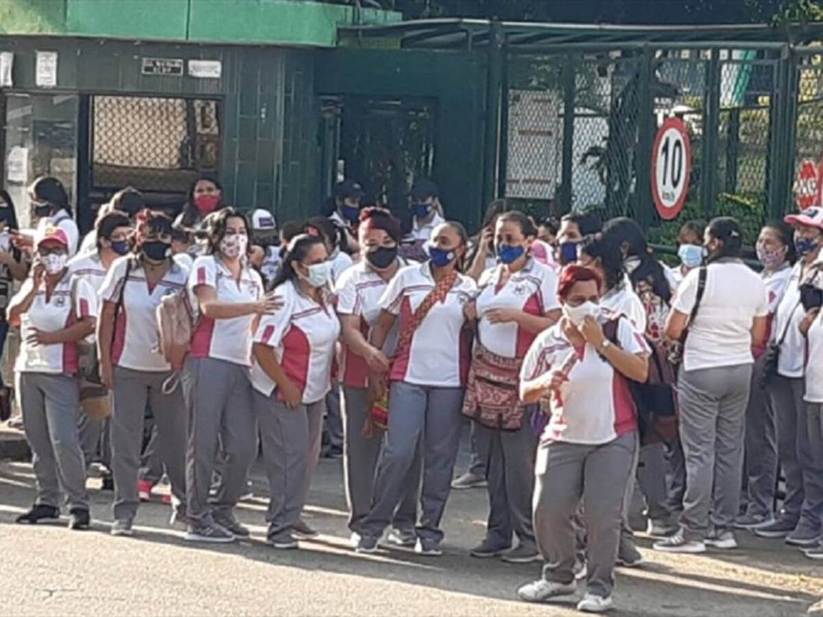 Madres comunitarias del ICBF protestan en Bucaramanga