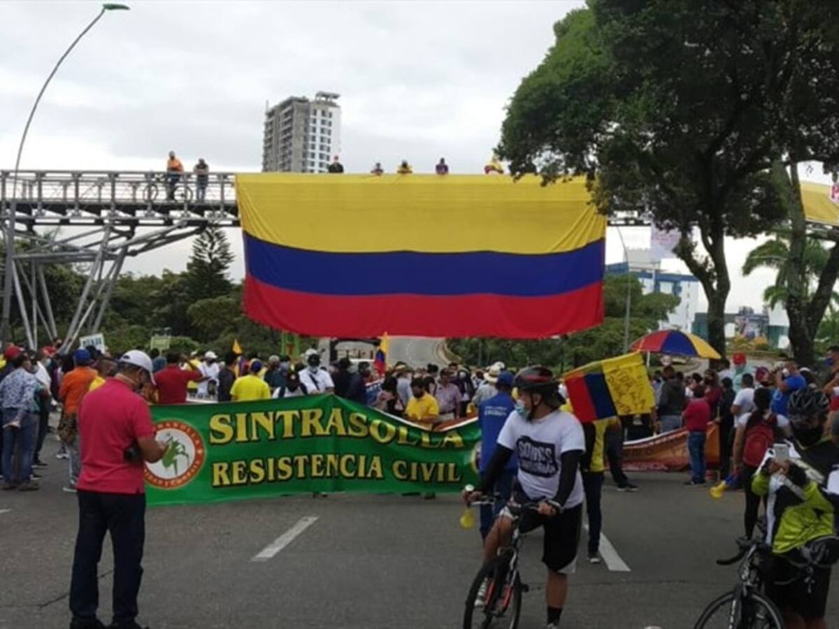 Cerrada la carrera 27, en la Puerta del Sol en Bucaramanga