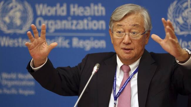El director regional de la Organización Mundial de la Salud Shin Young-soo gesticula mientras responde preguntas de reporteros en Manila, Filipinas, el lunes 10 de octubre de 2016. (AP Foto/Aaron Favi. Foto: