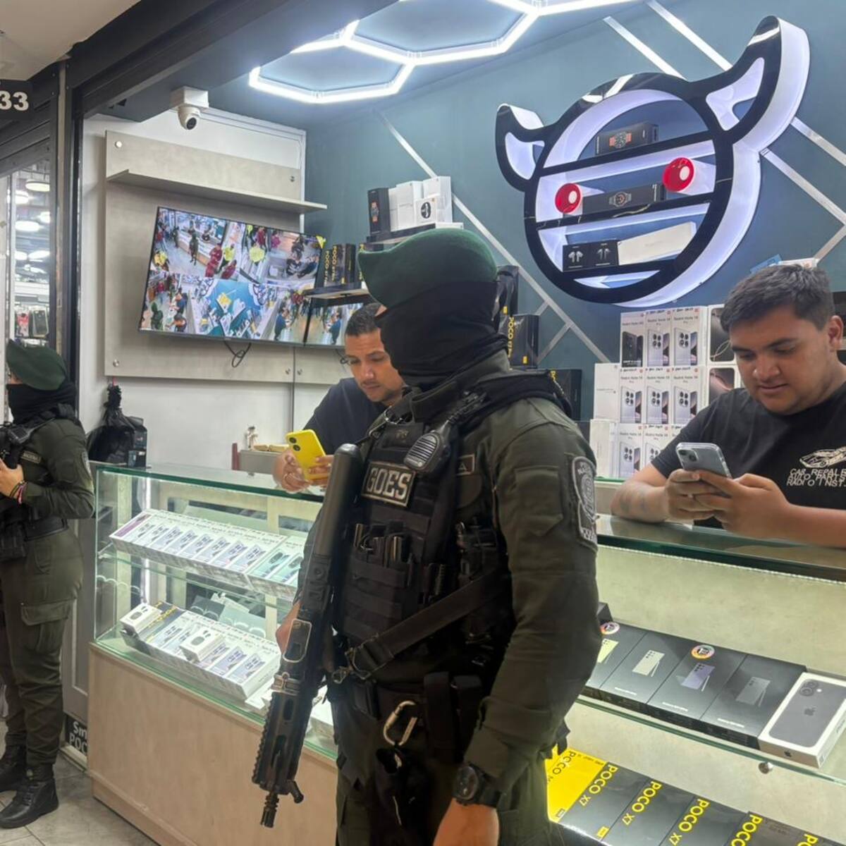 Locales ocupados con fines de extinción de dominio y celulares recuperados: operativo en Bogotá
