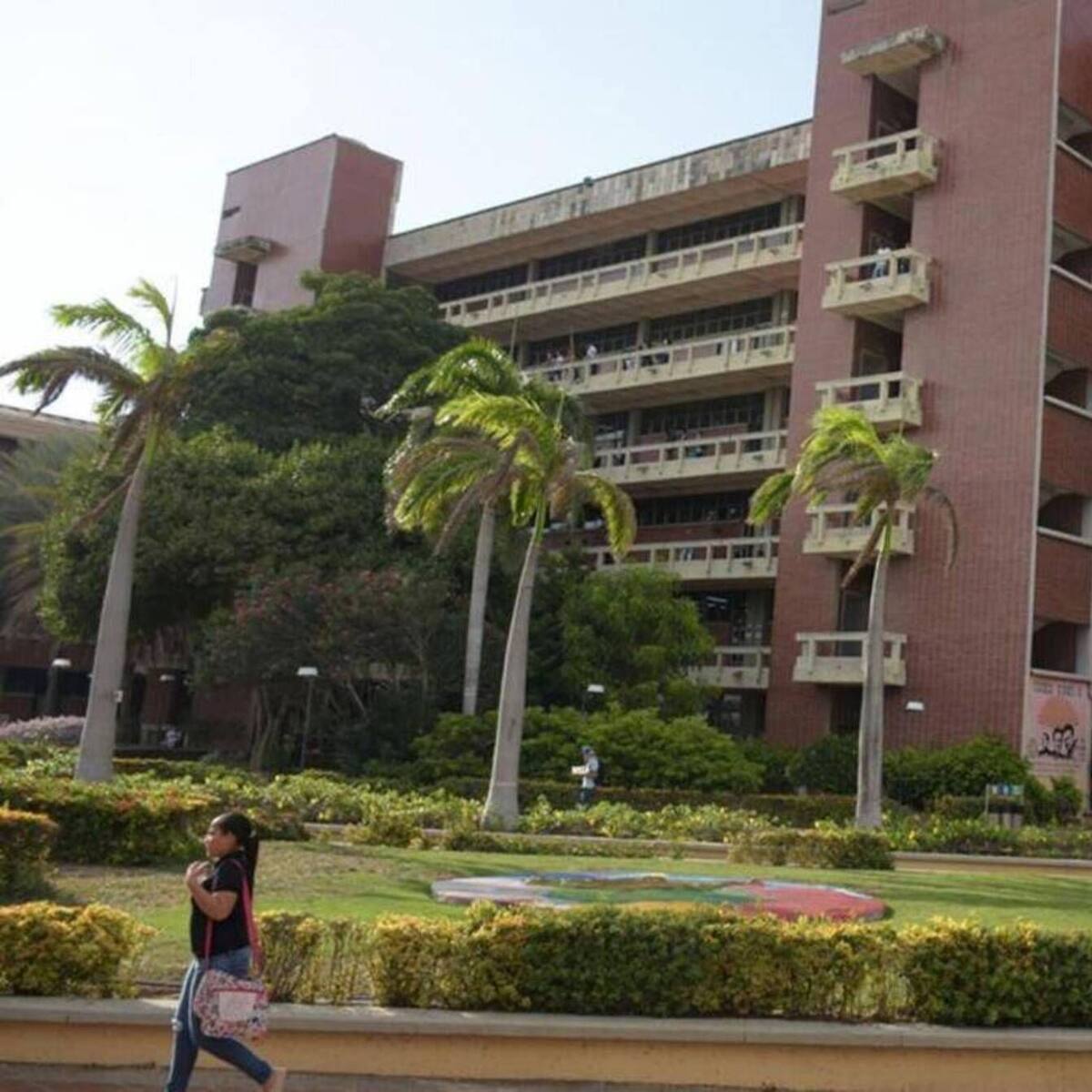 Cuestionan despido masivo de docentes de la Uniatlántico