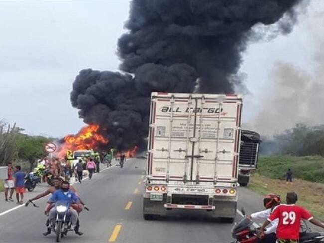 La tragedia se produjo el pasado lunesn 6 de julio cuando un camión cisterna se volcó en la carretera entre Santa Marta y Barranquilla. Foto: Colprensa