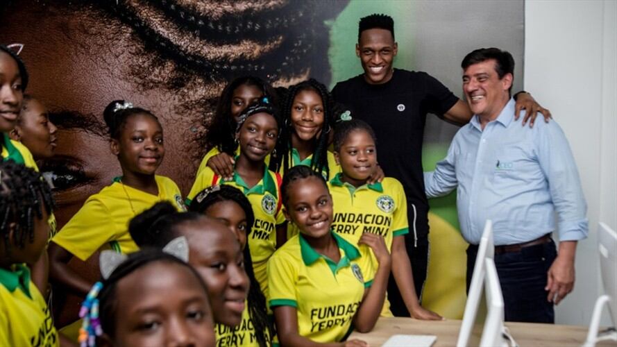 En la Fundación los menores reciben clases de danza, música, baile moderno y fútbol . Foto: CEO