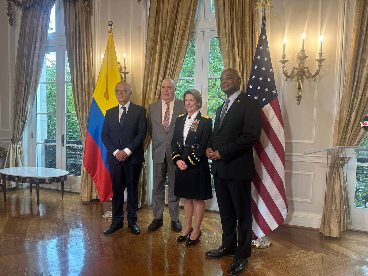 Jefa del Comando Sur de Estados Unidos destacó cooperación con Colombia en materia militar