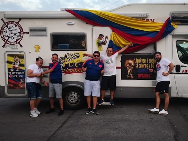 Los colombianos que están recorriendo Rusia detrás de la Selección en una casa rodante