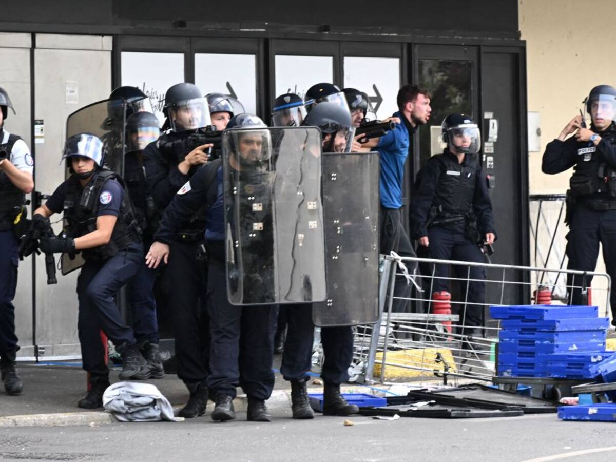 Cancelan conciertos en Francia tras los disturbios; hubo reducción de transporte público