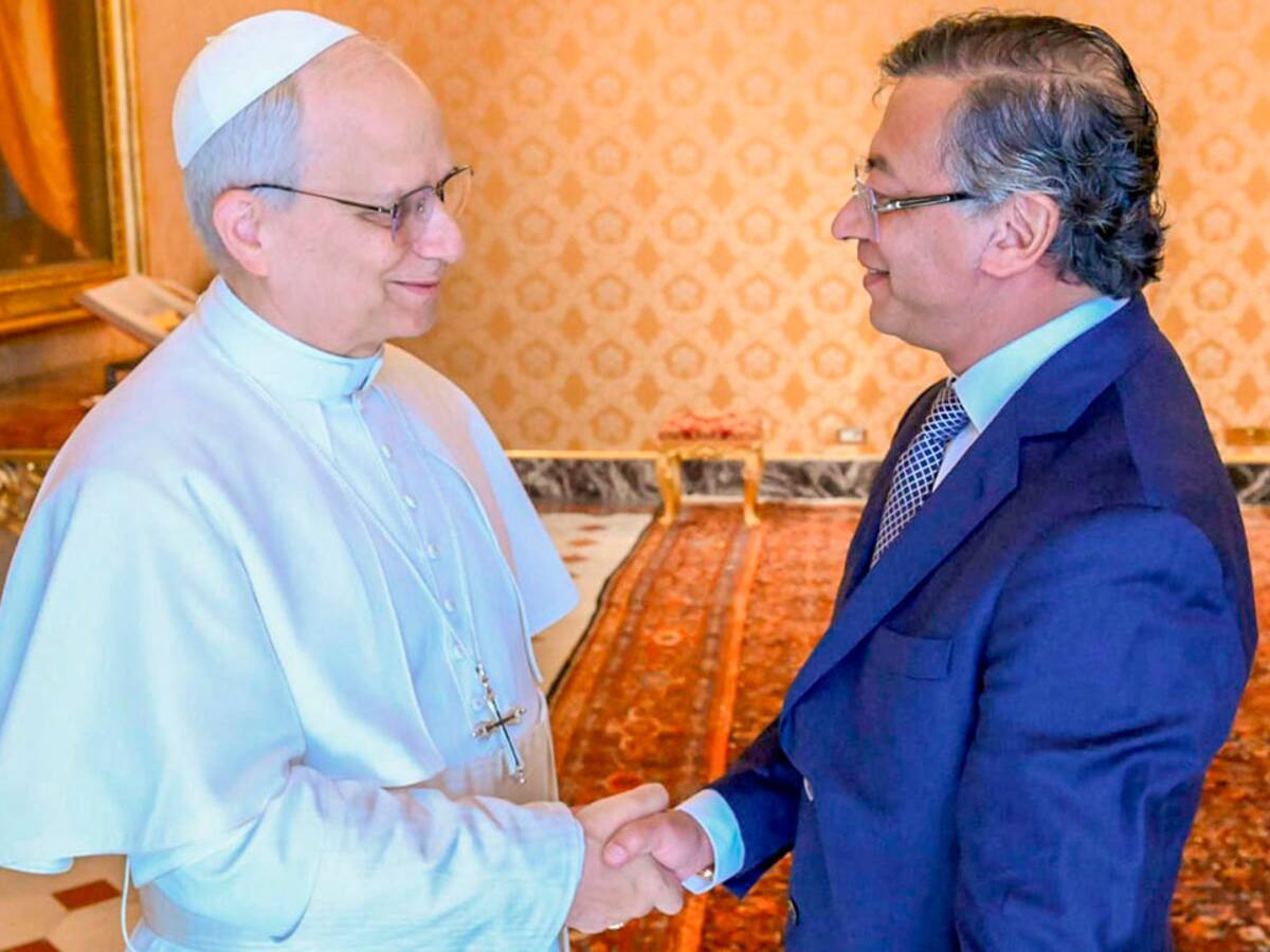 Quiero invitarlo a Santa Marta, lo que los mamos llaman el corazón del mundo: Petro a papa León XIV