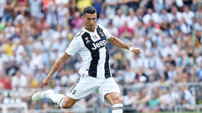 El portugués Cristiano Ronaldo se enfundó por primera vez la camiseta 'bianconera' del Juventus. Foto: Agencia EFE