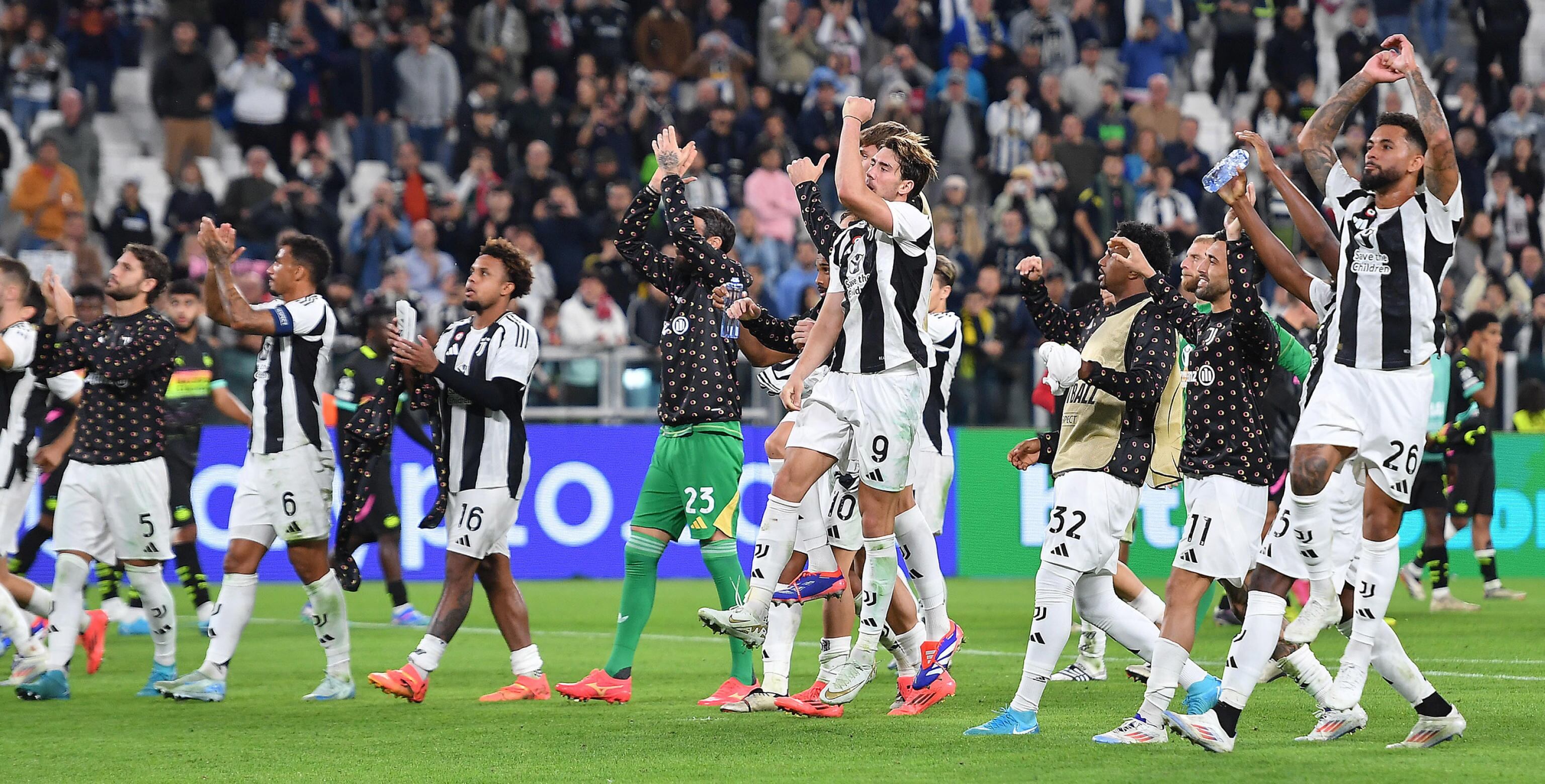 Jugadores de la Juventus tras vencer 3-1 al PSV. Foto: EFE.