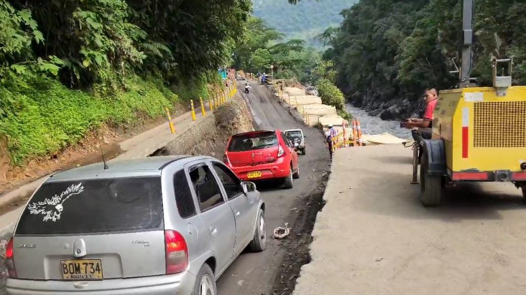 La Concesión Transversal del Sisga, ANI, Invías y Ministerio de Transporte realizaron una prueba piloto con la apertura de un carril en Puente Piedra, vía que comunica a Boyacá con Casanare / Foto: Concesión Transversal del Sisga.