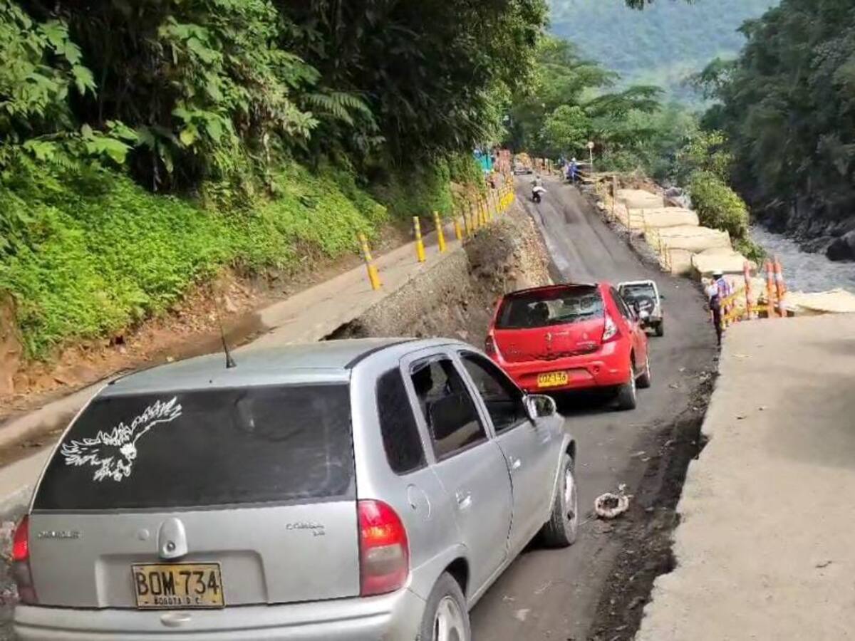 Más 600 vehículos transitaron por la Transversal del Sisga en Boyacá