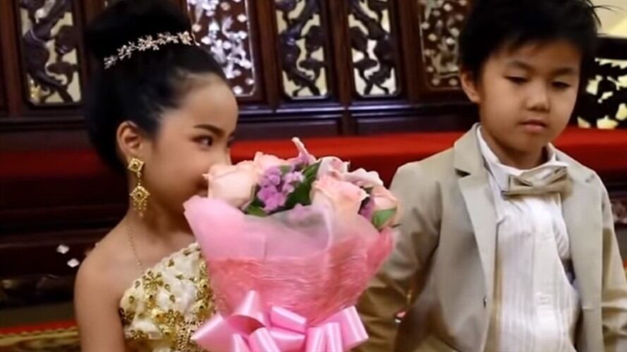 Gemelos Obligados a Casarse. Foto: Captura de Pantalla Youtube