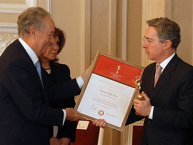 Presidente Uribe es galardonado con un Gold Mercury por la Paz y la Seguridad