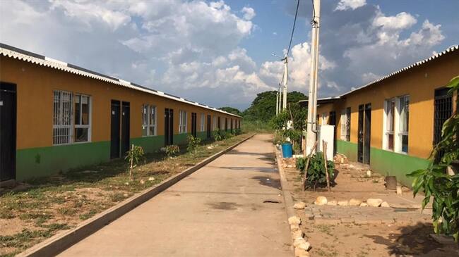 Las familias beneficiarias aseguran que les han puesto trabas y les engañan con fechas de entrega. Foto: Cortesía a Sigue La W