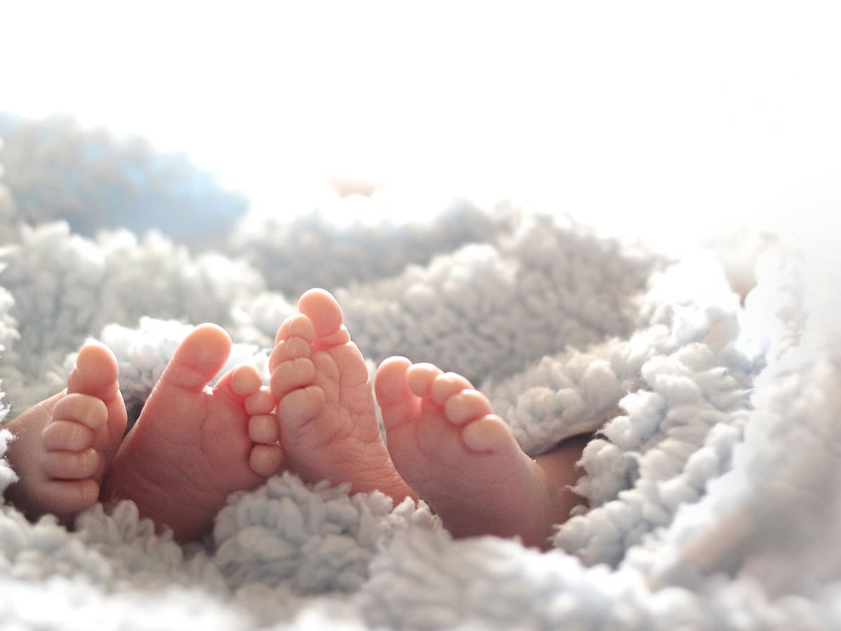 Soluciones W: madre de escasos recursos recibirá coche gemelar para sus hijas de dos meses