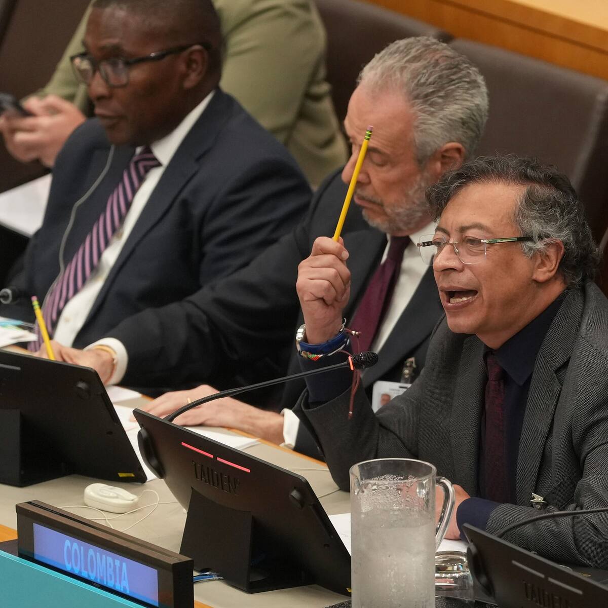 Petro respondió a Leyva y mostró pruebas de lo que hizo en Chile: “quieren tumbar al presidente”