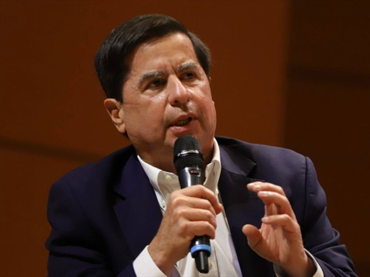 Cristo invita a Ingrid Betancourt y a Ángela María Robledo a lanzarse a la Presidencia