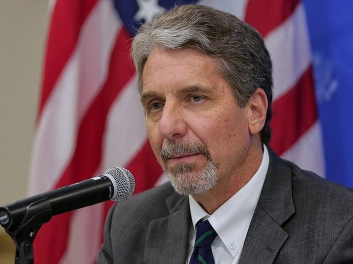 Kevin Whitaker ve improbable que se desarrolle el “castrochavismo” en Colombia