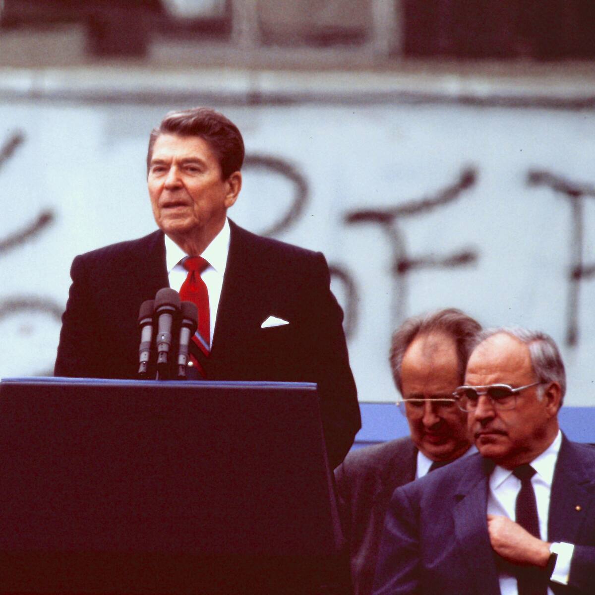 Recordando a Mijaíl Gorbachov: la vez que Reagan le dijo “tumbe este muro” en Berlín
