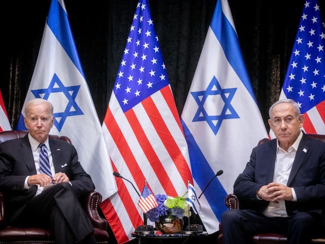 Joe Biden y Benjamin Netanyahu. (Photo by Miriam Alster / POOL / AFP) (Photo by MIRIAM ALSTER/POOL/AFP via Getty Images)