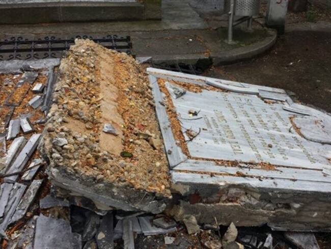 En esta imagen se observa cómo quedó la tumba de Pardo Leal. Foto: Colprensa