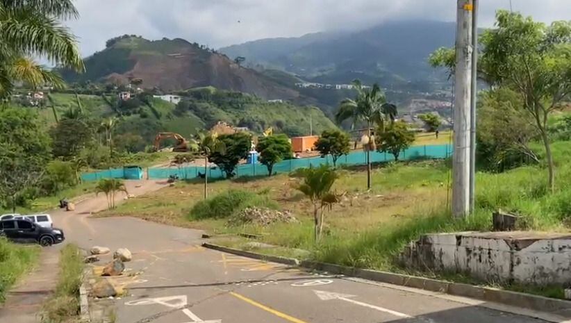 Vía Romelia-El Pollo, en Pereira, continúa en riesgo después de dos años. Foto: Redacción W Radio