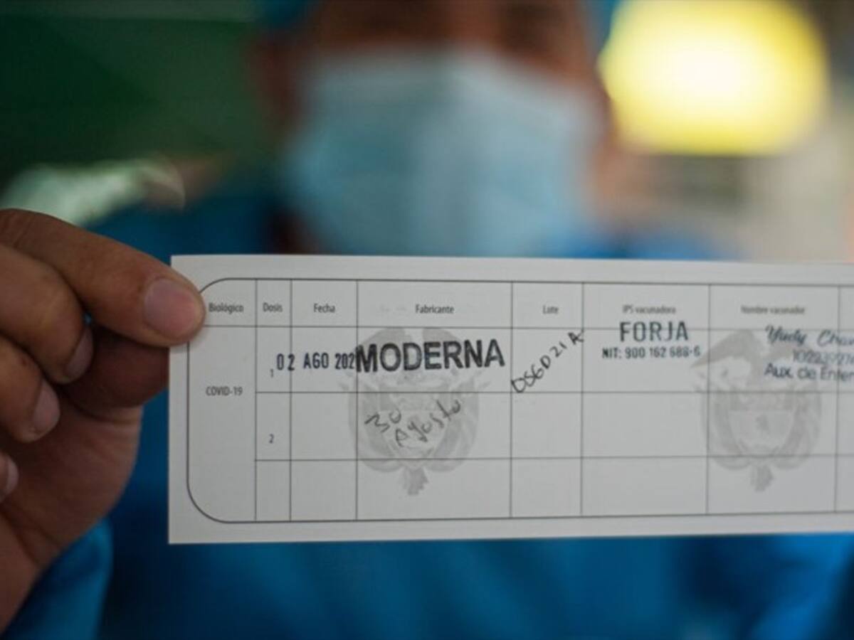 Firma privada cobra por emitir certificados digitales de vacunación