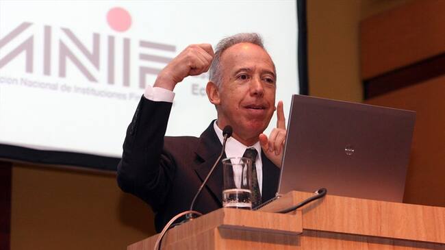 Para Sergio Clavijo, la devolución del IVA que propone el ministro Alberto Carrasquilla es una "invitación a la corrupción". Foto: Colprensa