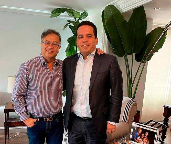 Gustavo Petro y senador Carlos Trujillo. Foto: Twitter Senador Trujillo