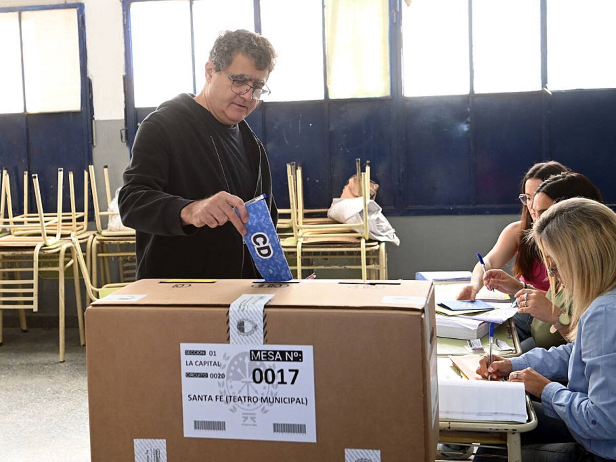 Buenos Aires comienza jornada electoral clave para Milei y marcada por tensión con Macri