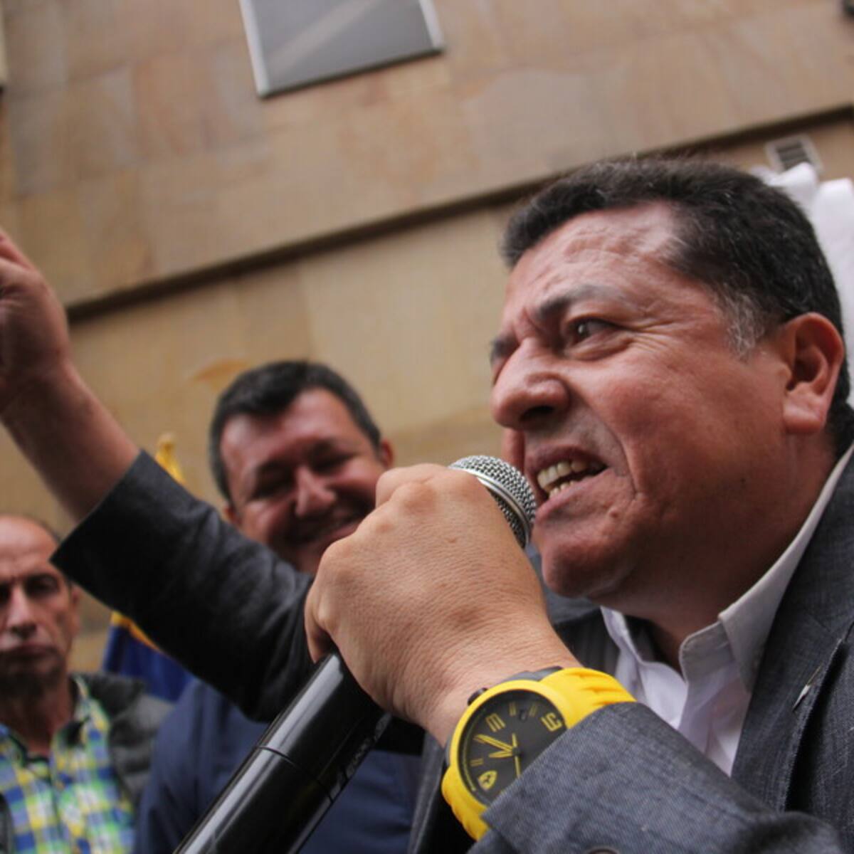 “Cancelen sus vuelos”, la sugerencia de Hugo Ospina por próximo paro de taxistas en Bogotá