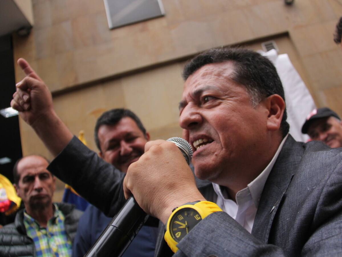 “Cancelen sus vuelos”, la sugerencia de Hugo Ospina por próximo paro de taxistas en Bogotá