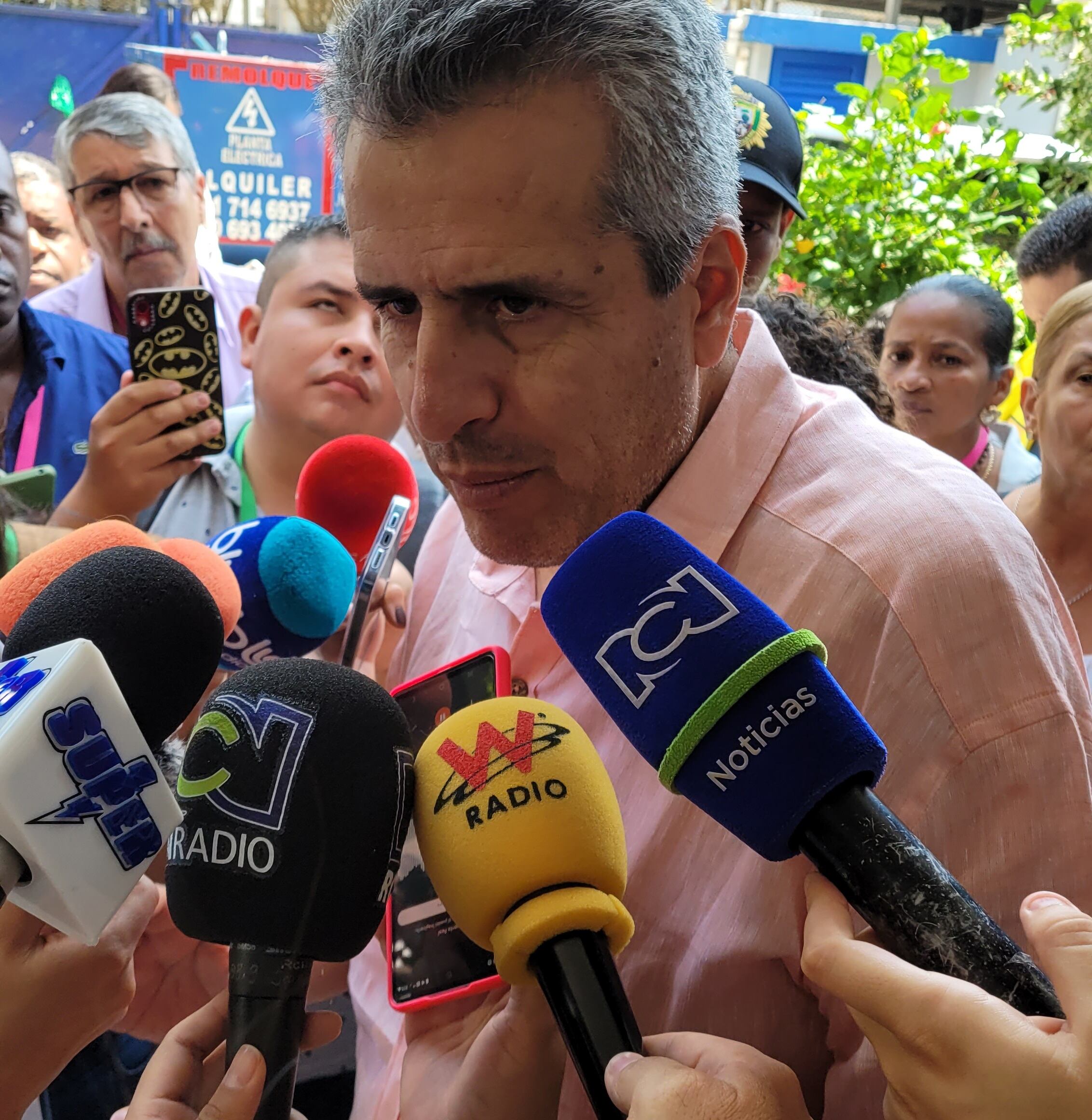 Luis Fernando Velasco, ministro del Interior. Foto: W Radio.