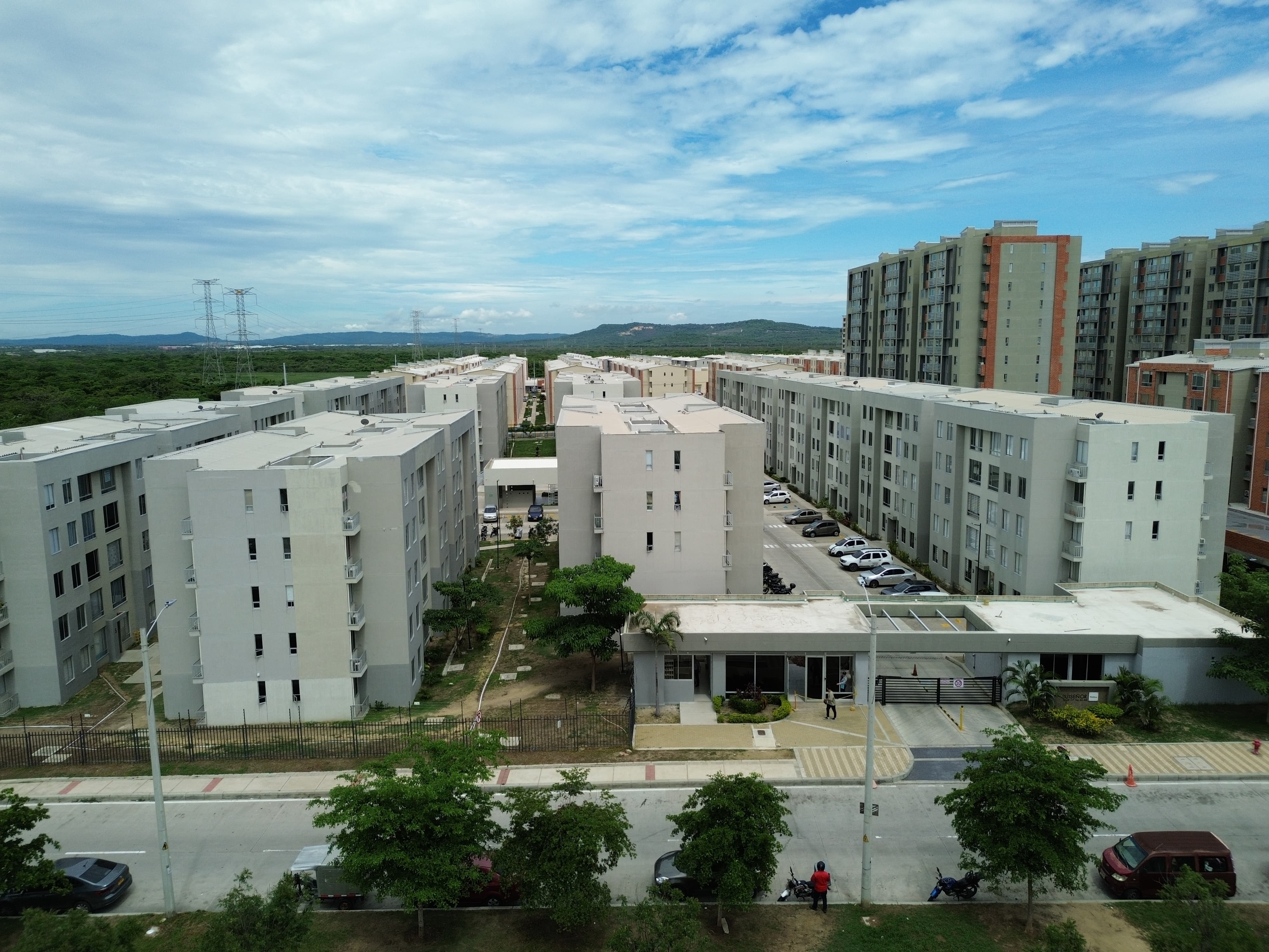 Edificio de Alameda del Río, en donde se encontraron las 10 irregularidades. Foto:  Air-e