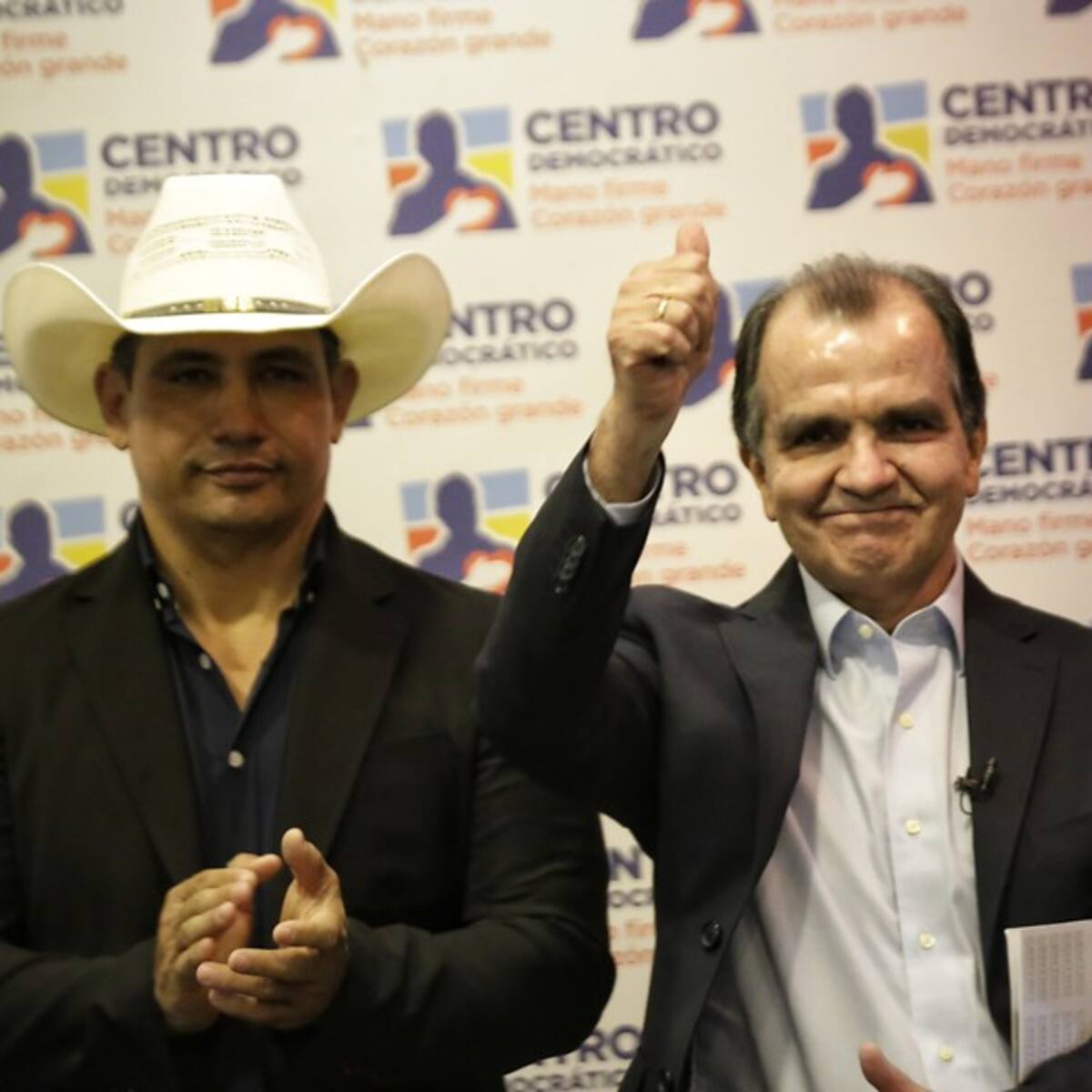 Óscar Iván Zuluaga dice que está “totalmente seguro” del apoyo de Álvaro Uribe Vélez