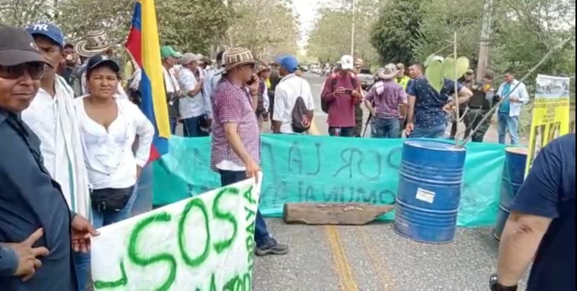 Protesta en el puente San Jorge, La Apartada, Córdoba. Foto: cortesía.
