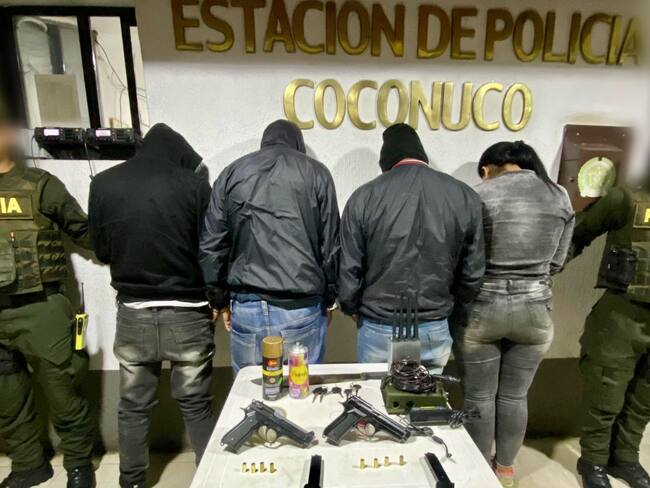 En poder de los capturados se encontró un inhibidor de señal GPS y dos armas traumáticas. Crédito: Policía Popayán.