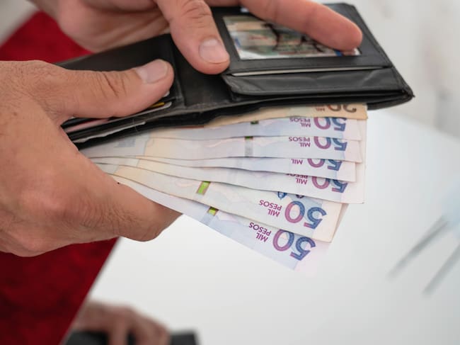 Imagen de referencia de salario mínimo en Colombia. Foto: Getty Images.