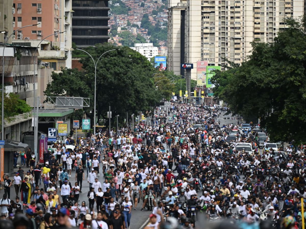 Miles de venezolanos se manifiestan en segundo día por lo que consideran fraude electoral