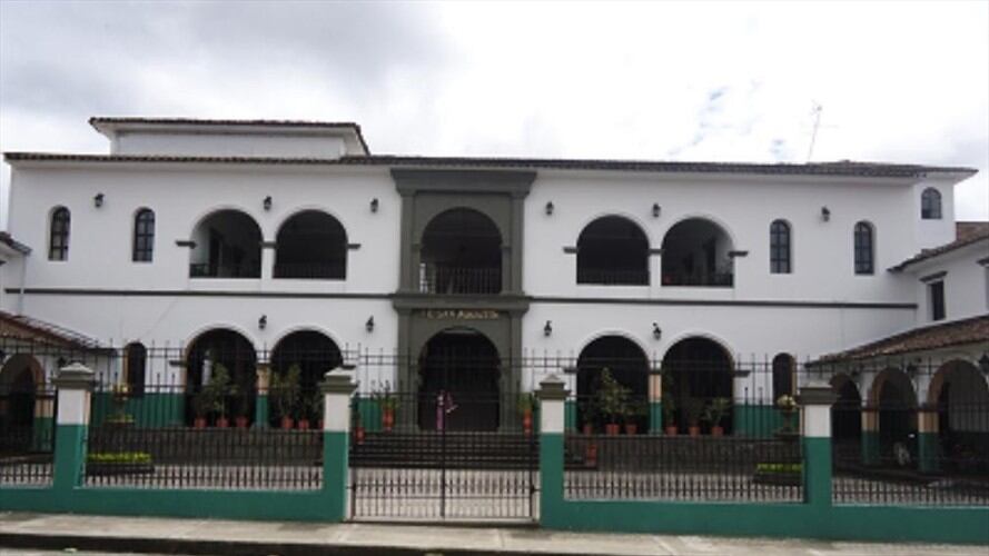 Los delincuentes ingresaron por una de las rejas del establecimiento y procedieron a ejecutar el asalto. Foto: Colegio San Agustín