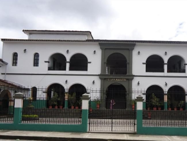 Los delincuentes ingresaron por una de las rejas del establecimiento y procedieron a ejecutar el asalto. Foto: Colegio San Agustín