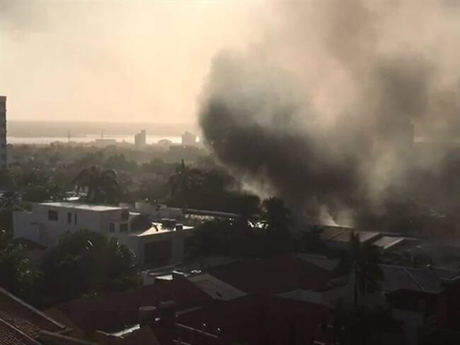 Emergencia por incendio al norte de Barranquilla. Foto: Imagen tomada del video/ Cortesía/ Sandra Gómez.