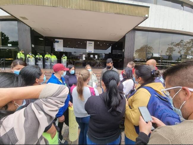 Padres de familia desesperados por falta de rutas escolares