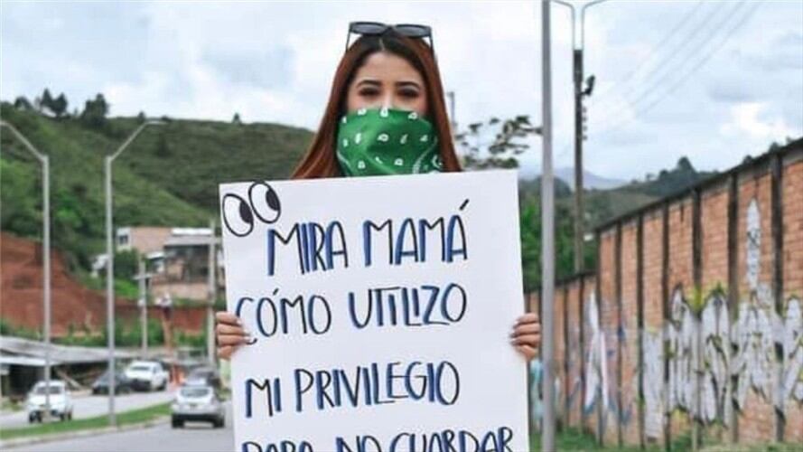 María Camila Castillo fue atacada con pegante en el rostro y cabello en Popayán. Foto: Cortesía: