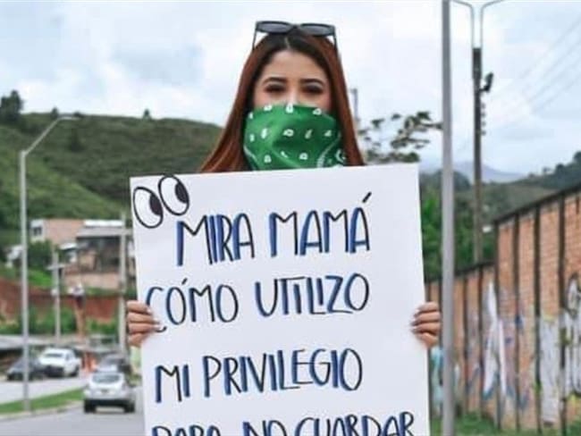María Camila Castillo fue atacada con pegante en el rostro y cabello en Popayán. Foto: Cortesía: