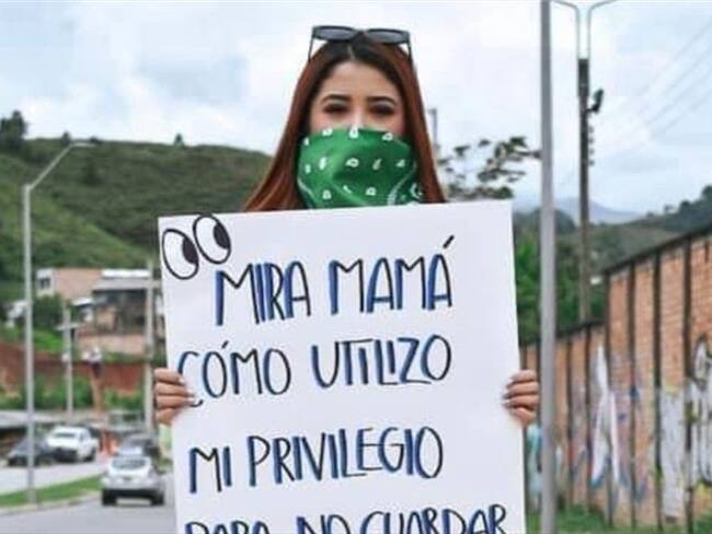 María Camila Castillo fue atacada con pegante en el rostro y cabello en Popayán. Foto: Cortesía: