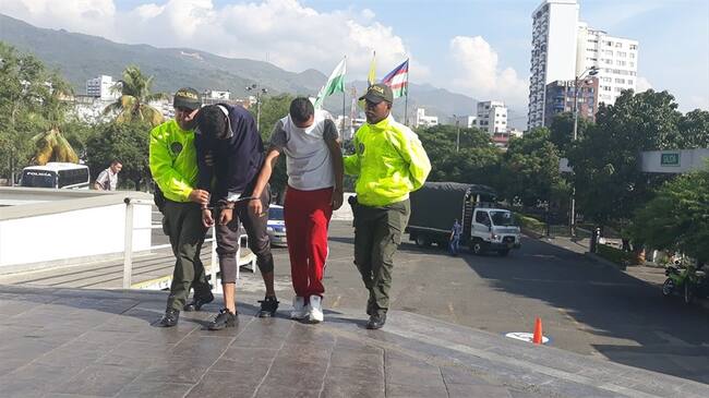 Los capturados serían los presuntos responsables un triple homicidio reportado el pasado 4 de junio, en un barrio de la comuna 12 de Cali. Foto: Policía Nacional