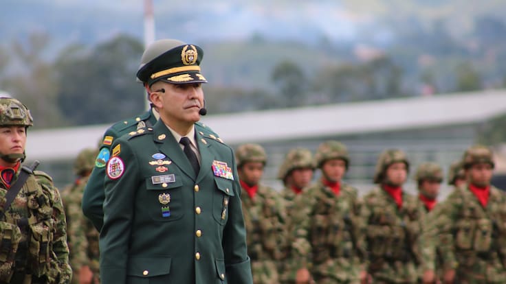 General del Ejército sigue ascendiendo a pesar de graves acusaciones por falsos positivos